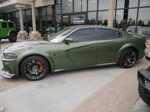 Used 2022 Dodge Charger SRT Hellcat w/ SRT Black Package image 18