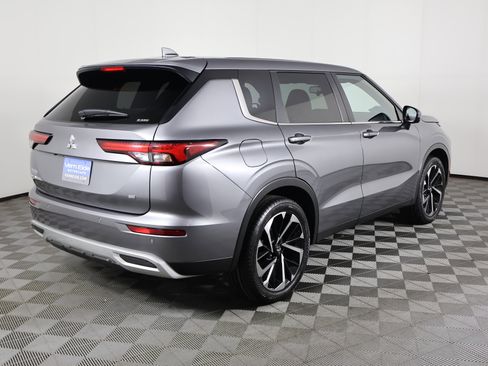 Used 2022 Mitsubishi Outlander SE image 6