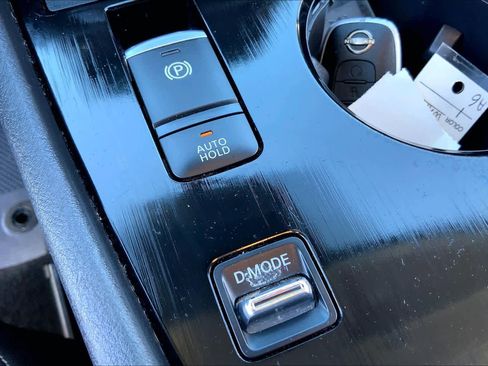 Used 2024 Nissan Rogue SV image 33