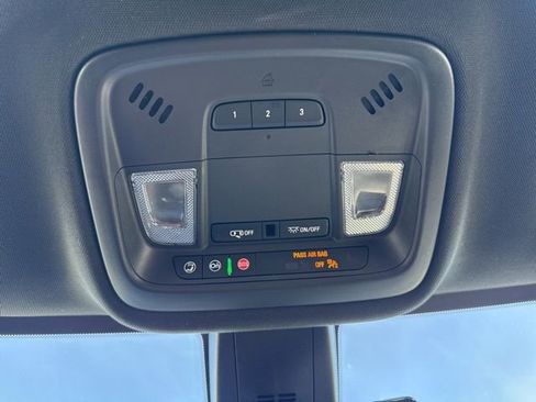 Used 2023 Chevrolet Traverse LT w/ Rear Camera Mirror Package AWD/4WD image 32