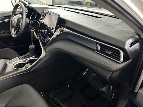 Used 2021 Toyota Camry LE image 26