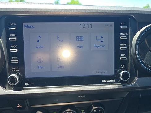 Used 2020 Toyota Tacoma TRD Off-Road w/ Technology Package AWD/4WD image 19