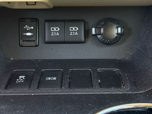 Used 2017 Toyota Highlander XLE FWD image 22
