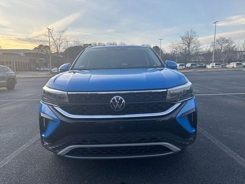 Used 2023 Volkswagen Taos SE w/ Panoramic Sunroof Package image 5