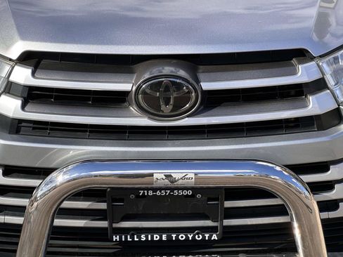 Used 2019 Toyota Highlander XLE image 9