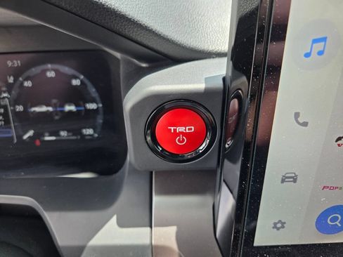 Used 2025 Toyota Tacoma TRD Off-Road AWD/4WD image 31