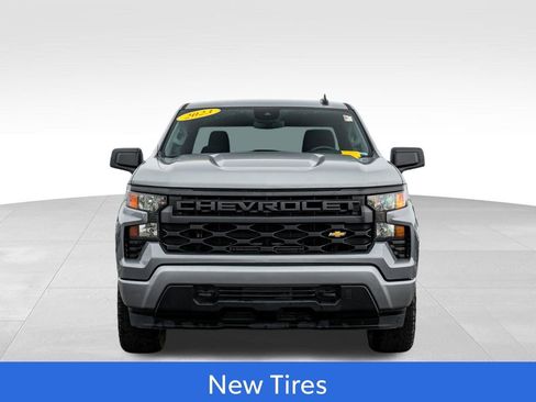 Used 2023 Chevrolet Silverado 1500 Custom AWD/4WD image 2