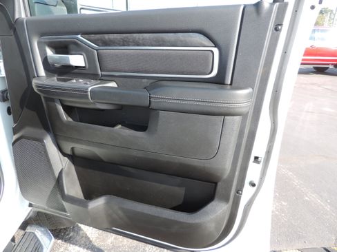 Used 2024 RAM 2500 Big Horn w/ Bed Utility Group image 17