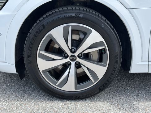 Used 2024 Audi Q8 e-tron Premium Plus w/ Premium Plus Package AWD/4WD image 37