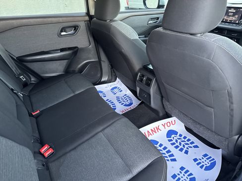 Used 2023 Nissan Rogue SV image 10