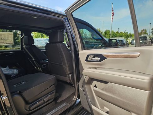 New 2026 Chevrolet Suburban LT w/ Comfort Package AWD/4WD image 15