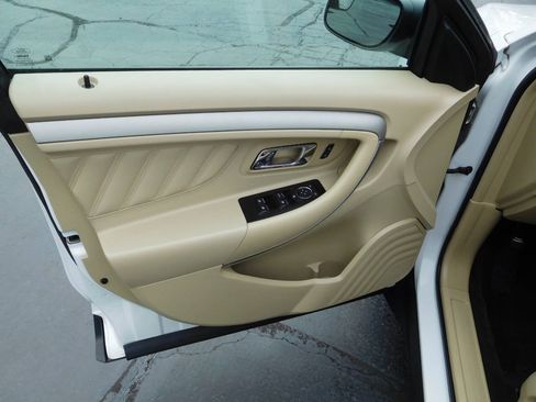 Used 2016 Ford Taurus SE FWD image 17