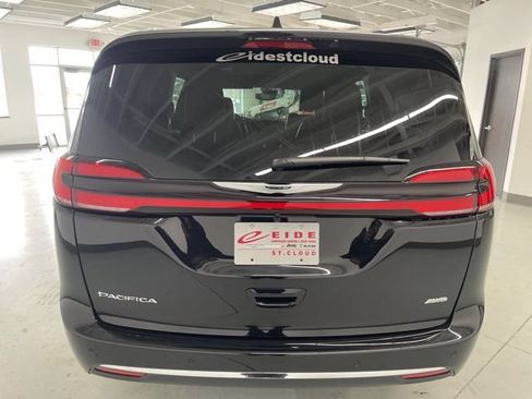 New 2026 Chrysler Pacifica Select AWD/4WD image 7
