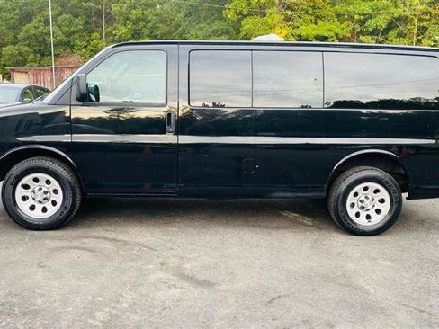 Used 2010 Chevrolet Express 1500 image 4