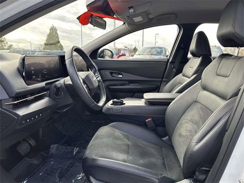 Used 2023 Nissan Ariya AWD image 18