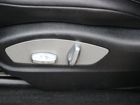 Used 2018 Porsche Macan image 24