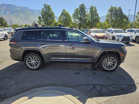 Used 2023 Jeep Grand Cherokee L Summit w/ Advanced Protech Group IV AWD/4WD image 4
