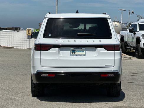 Used 2024 Jeep Wagoneer Series II AWD/4WD image 5