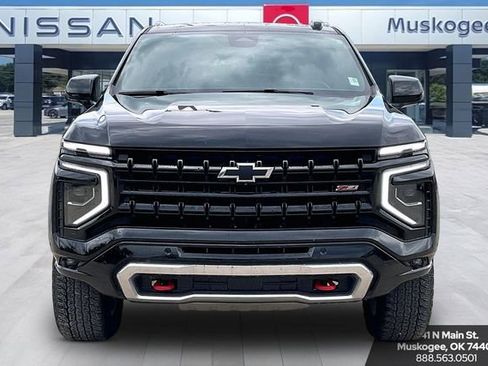Used 2025 Chevrolet Suburban Z71 AWD/4WD image 2