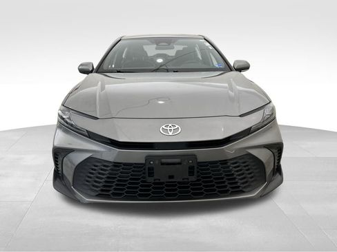 Used 2025 Toyota Camry SE FWD image 9