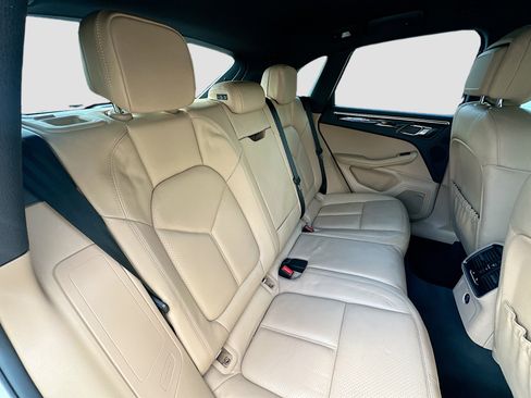 Used 2019 Porsche Macan Base image 29