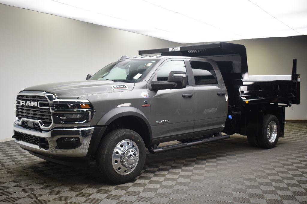 New 2026 RAM 5500 4x4 Crew Cab image 3