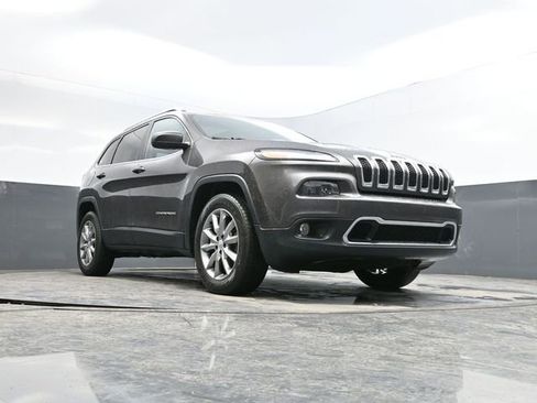Used 2018 Jeep Cherokee Limited image 48