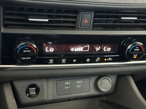 Used 2025 Nissan Rogue SV AWD/4WD image 25