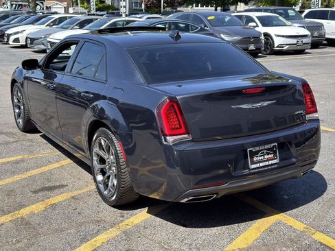 Used 2018 Chrysler 300 S w/ 300S Premium Group RWD image 6