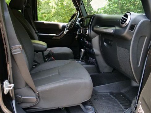 Used 2016 Jeep Wrangler Unlimited Sport w/ Quick Order Package 24S AWD/4WD image 39