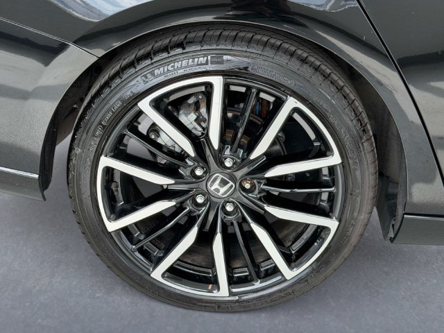 Used 2024 Honda Accord Touring image 7
