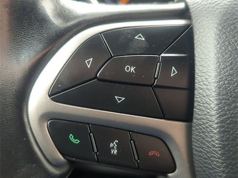 Used 2020 Jeep Grand Cherokee Altitude image 15