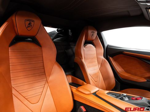 Used 2025 Lamborghini Revuelto AWD/4WD image 46