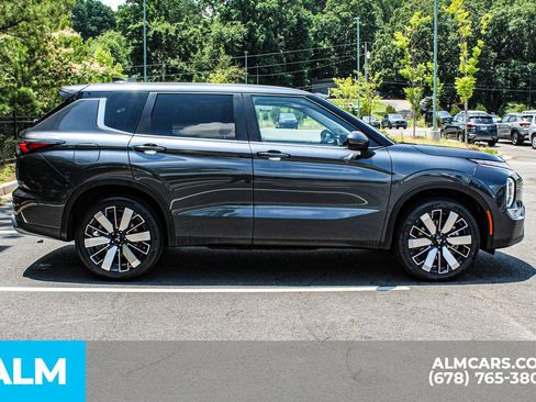 Used 2025 Mitsubishi Outlander SE FWD image 9