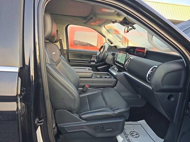 Used 2025 Ford Expedition Platinum w/ Driver's Package AWD/4WD image 10
