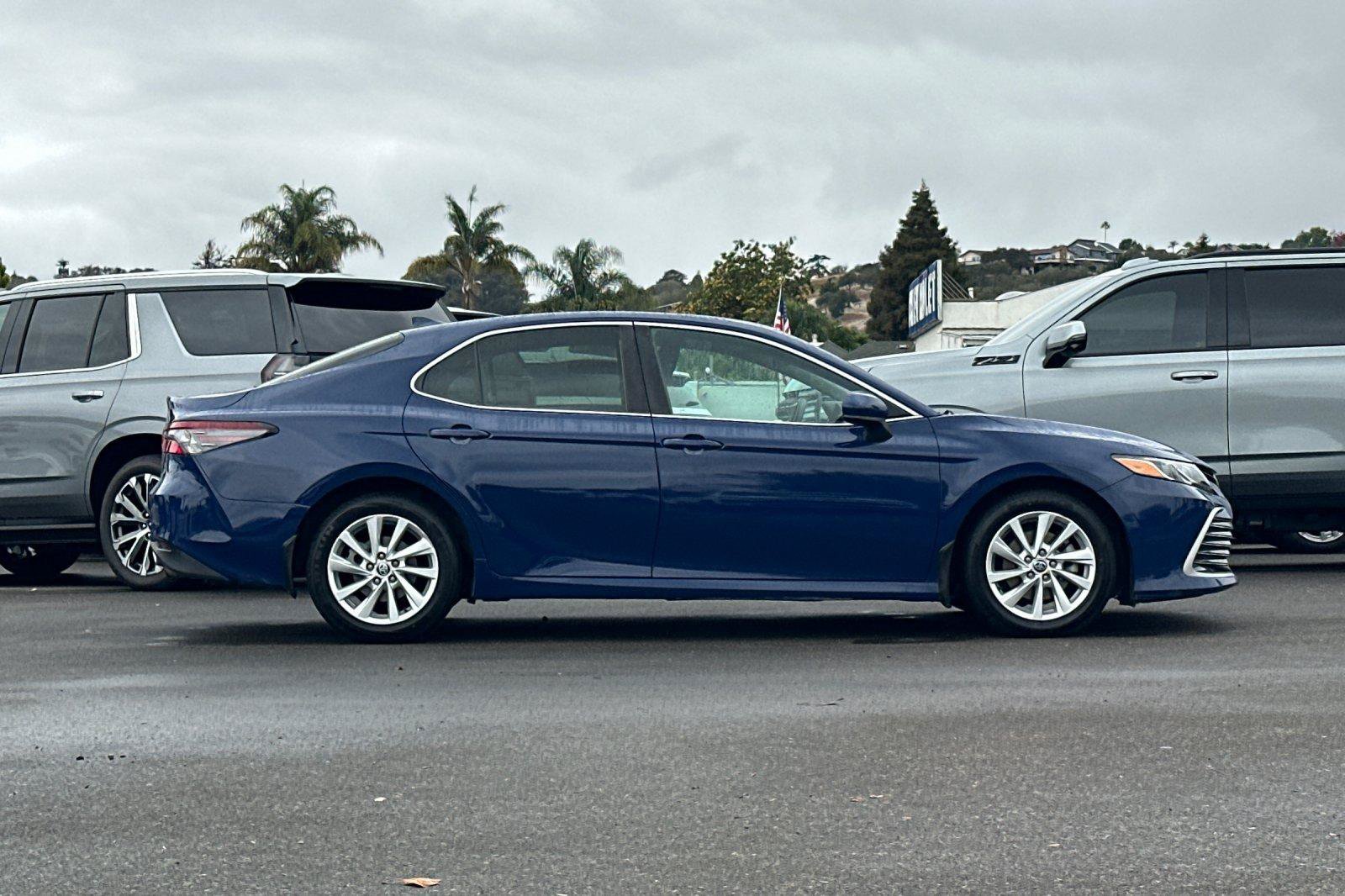 Used 2023 Toyota Camry LE FWD image 4