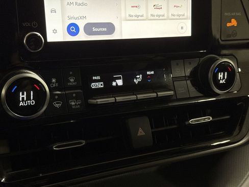 Used 2023 Toyota Highlander LE image 16