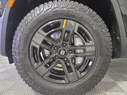 Used 2025 Rivian R1S Adventure AWD/4WD image 9