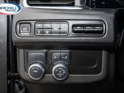 Used 2024 GMC Yukon XL Denali RWD image 32