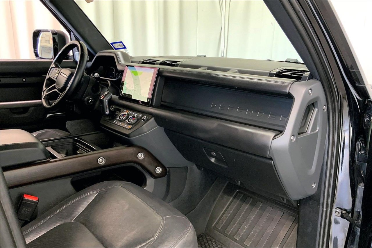 Used 2023 Land Rover Defender 130 X-Dynamic SE AWD/4WD image 28