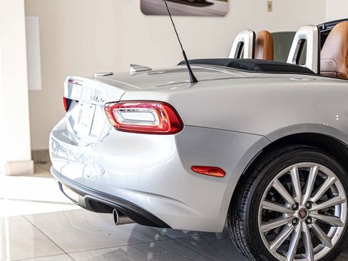 Used 2018 FIAT 124 Spider Lusso w/ Convenience Group RWD image 12