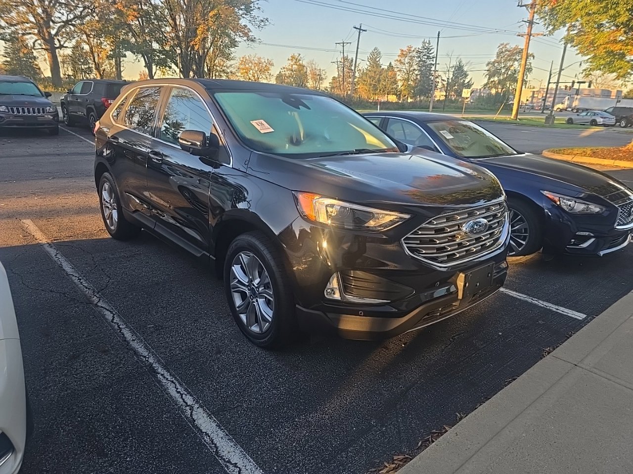 Used 2022 Ford Edge Titanium AWD/4WD image 2