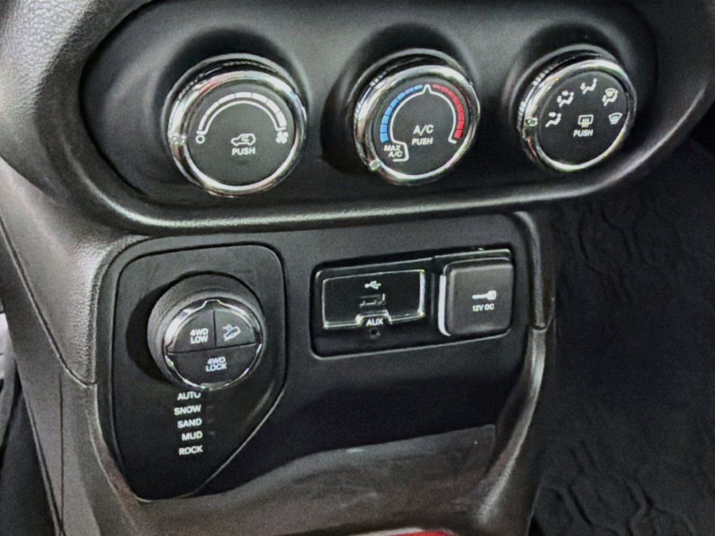 Used 2016 Jeep Renegade Trailhawk AWD/4WD image 19