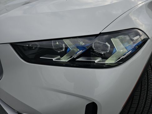 Used 2025 BMW X5 sDrive40i w/ Premium Package image 32