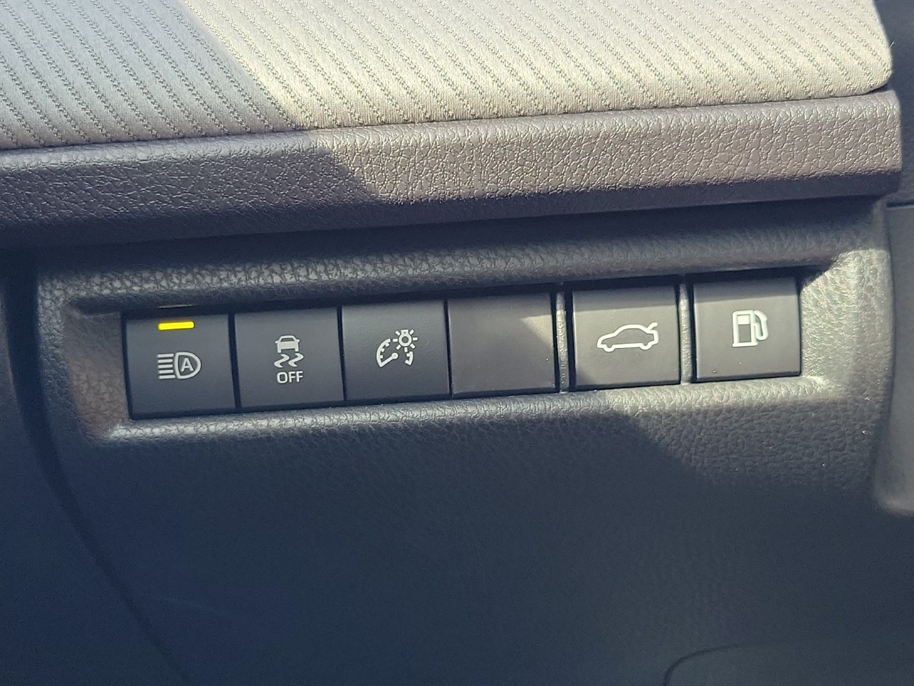 Used 2026 Toyota Camry SE FWD image 29