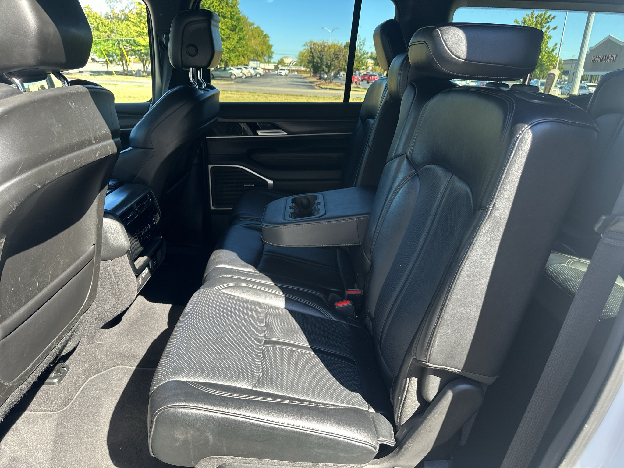 Used 2024 Jeep Wagoneer Series II w/ Flexible Seating Group RWD image 17