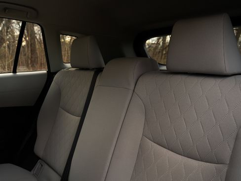 Used 2022 Toyota Corolla Cross LE image 18