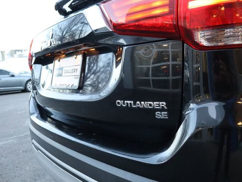 Used 2019 Mitsubishi Outlander SE image 32