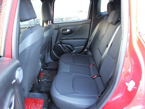 Used 2022 Jeep Renegade Latitude w/ Sun/Sound Group image 8