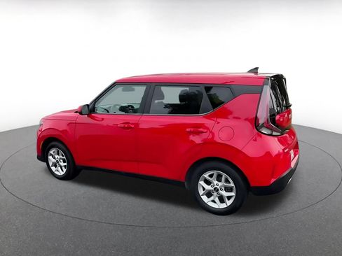 Used 2025 Kia Soul LX w/ LX Technology Package FWD image 8